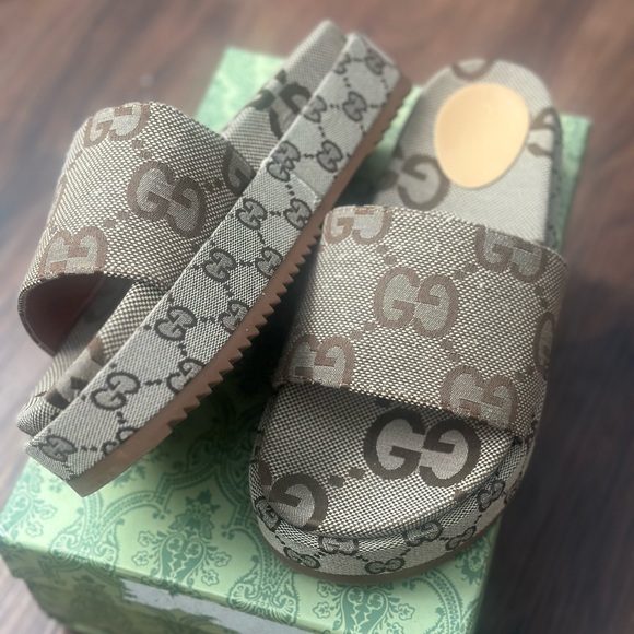 Gucci Beige and Brown Logo Slide Sandals - Picture 1 of 4